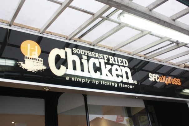 American chain introduces Halal Chicken in Charminister street. Photo: Fadi AL Harbi