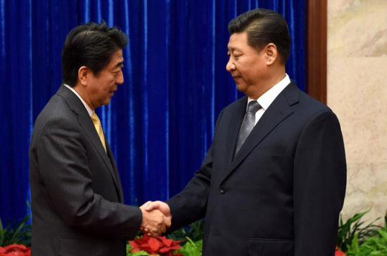 Two leaders shake hands. Photo by: Ma Zhancheng of Xinhua news agency.