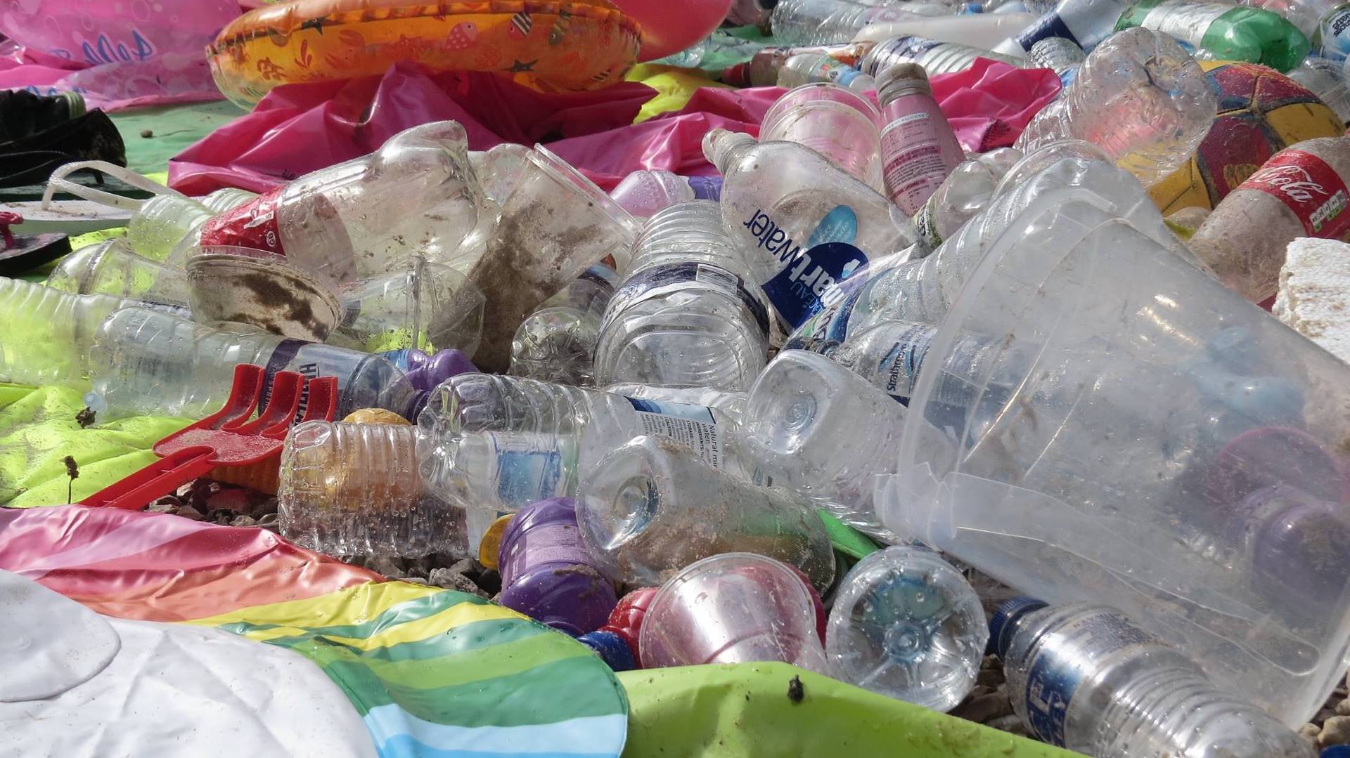 Photo of plastic cups and bottles on Bournemouth beach