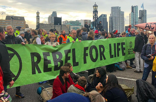 Extinction Rebellion protesters on Lambeth Bridge